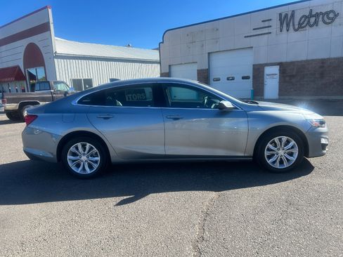 Used 2025 Chevrolet Malibu LT image 2