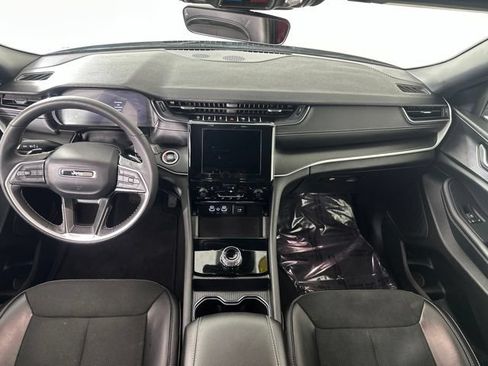 Used 2025 Jeep Grand Cherokee Altitude AWD/4WD image 22