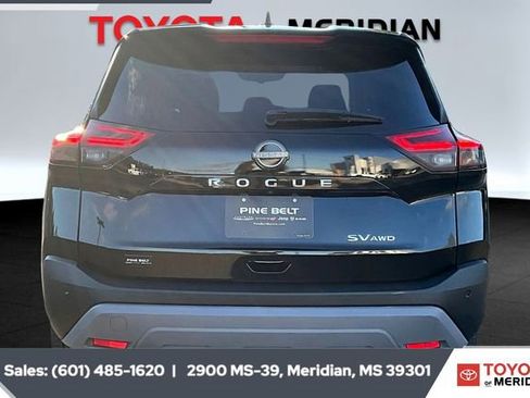 Used 2023 Nissan Rogue SV image 4