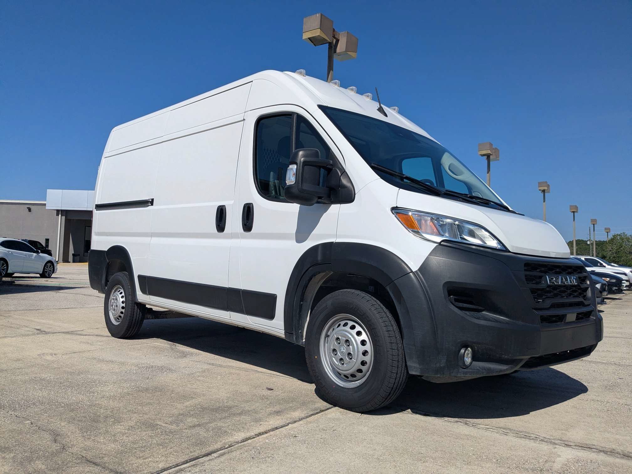 Used 2024 RAM ProMaster 2500 w/ Convenience Group FWD image 2