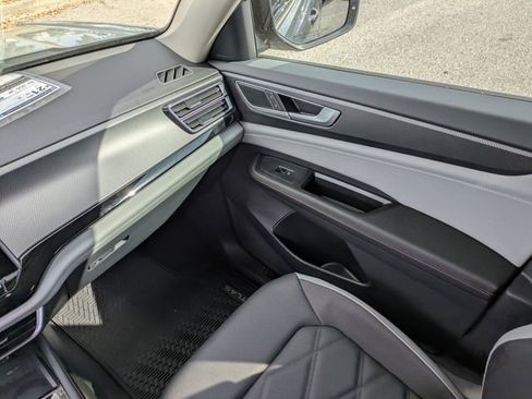 New 2026 Volkswagen Atlas Peak Edition image 18
