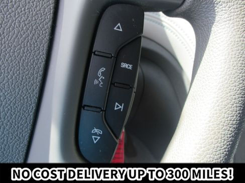Used 2013 Chevrolet Traverse LS FWD image 26