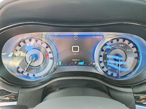 Used 2018 Chrysler 300 S w/ 300S Premium Group RWD image 18