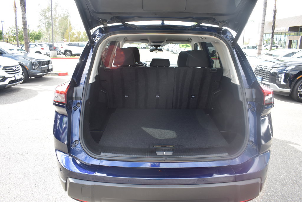 Used 2025 Nissan Rogue SV FWD image 9