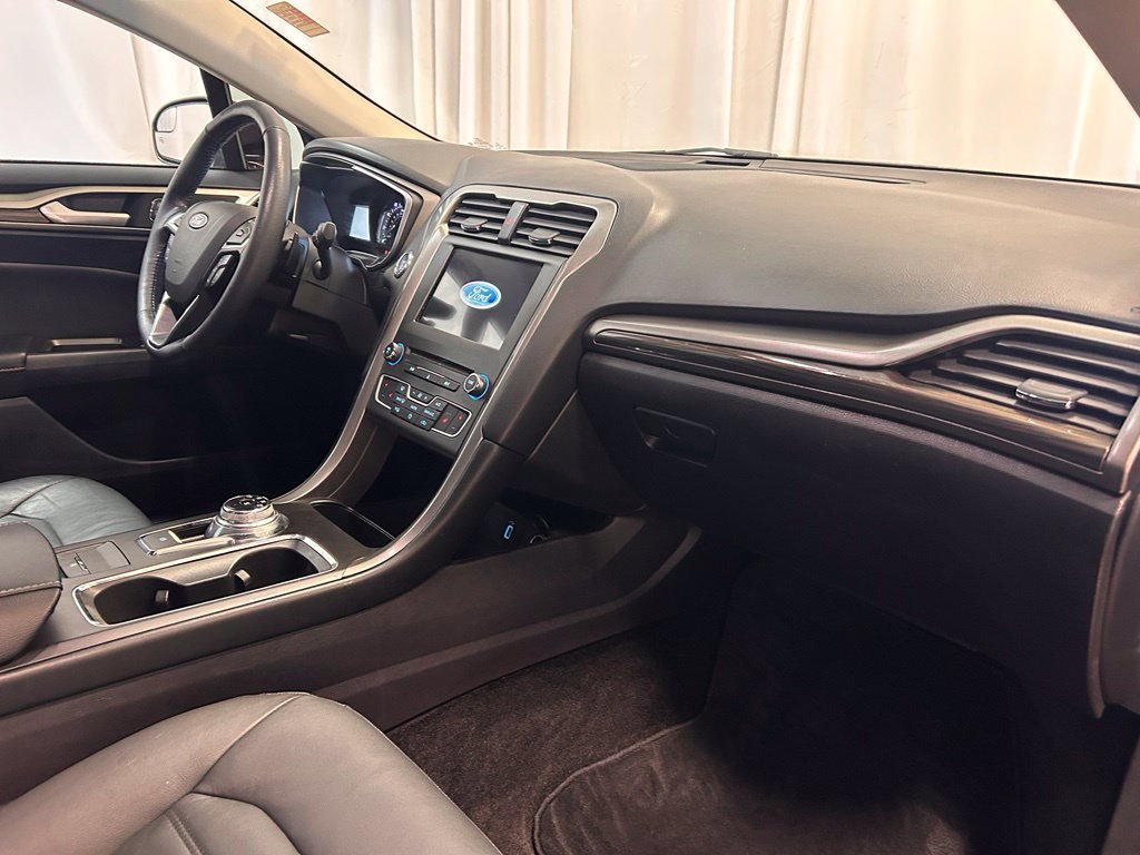 Used 2018 Ford Fusion SE w/ Fusion SE Technology Package FWD image 23