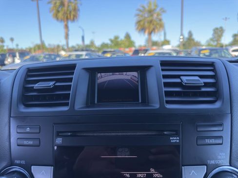 Used 2012 Toyota Highlander 4WD w/ Tech Pkg image 19