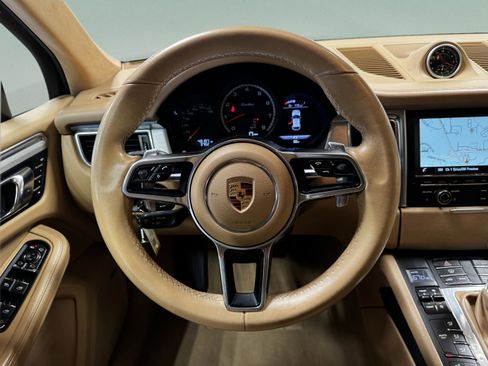 Used 2016 Porsche Macan Turbo image 17