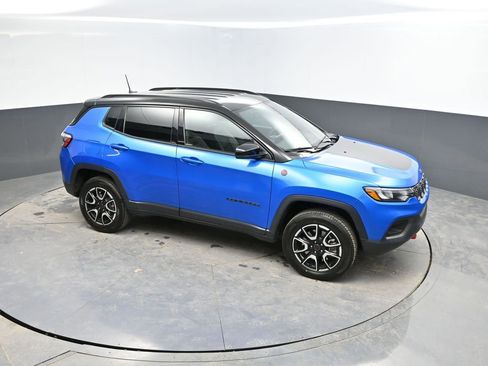 Used 2025 Jeep Compass Trailhawk image 23