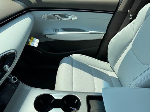 New 2026 Genesis GV70 2.5T Advanced image 9