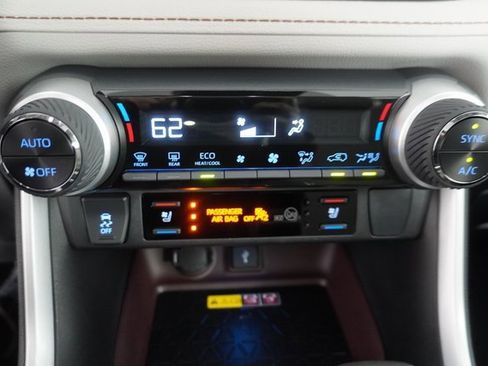 Used 2022 Toyota RAV4 Limited image 29