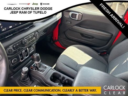 Used 2025 Jeep Wrangler Unlimited Sahara AWD/4WD image 27