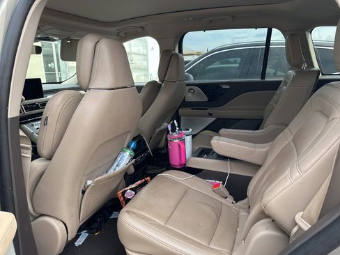 Used 2023 Lincoln Aviator Reserve w/ Equipment Group 201A RWD image 7