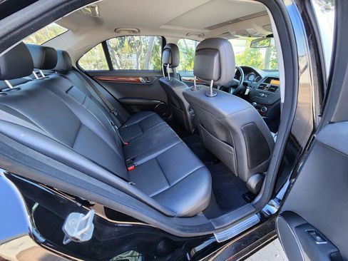 Used 2009 Mercedes-Benz C 300 Sedan image 24