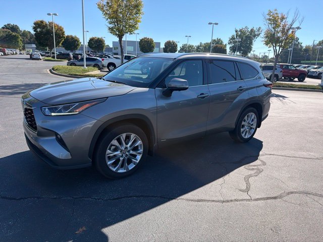 Used 2026 Toyota Highlander Limited AWD/4WD image 2
