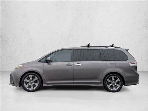 Used 2019 Toyota Sienna SE image 9