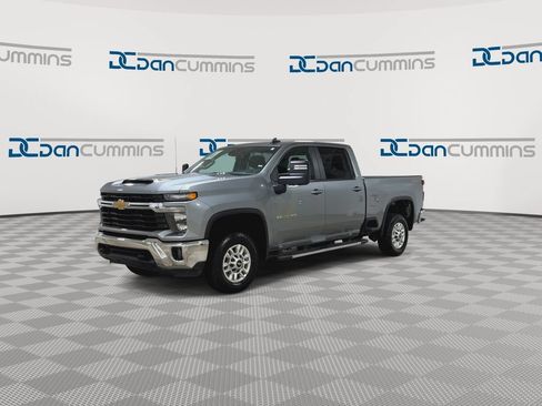 Used 2025 Chevrolet Silverado 2500 LT w/ Convenience Package AWD/4WD image 4