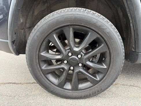 Used 2013 Jeep Grand Cherokee Limited w/ Luxury Group II image 13