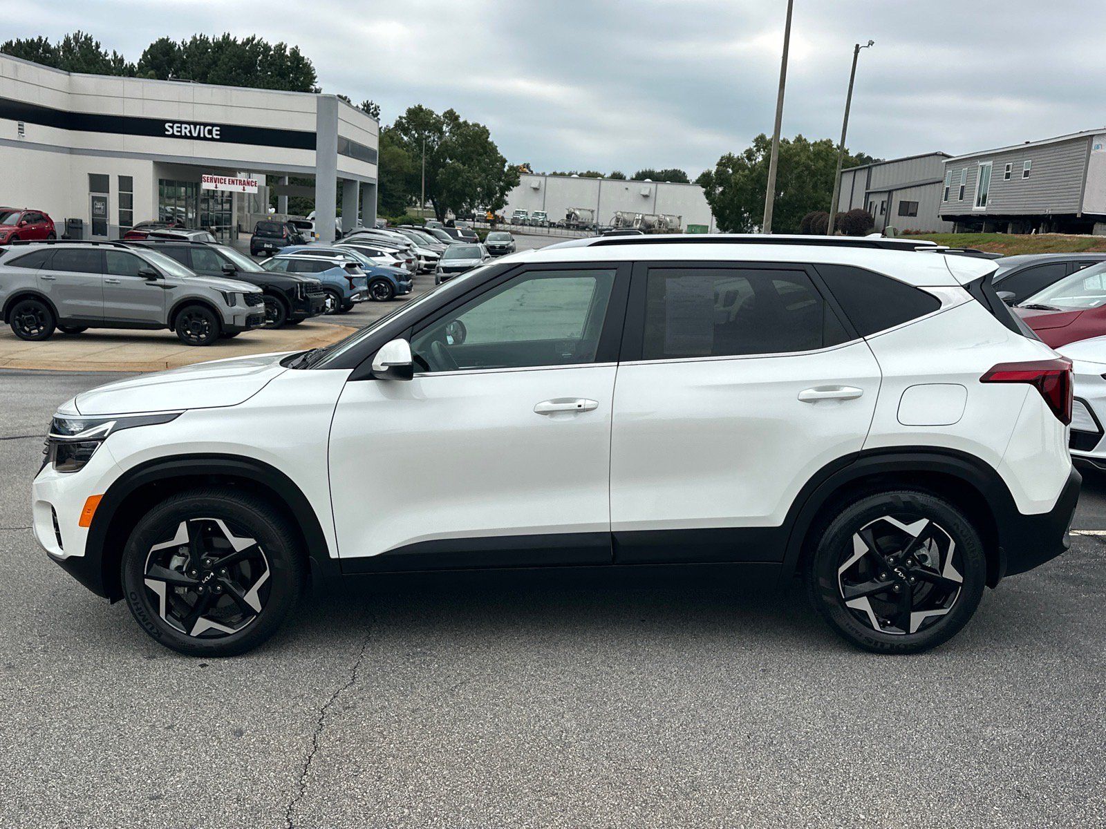 Certified 2025 Kia Seltos EX w/ EX Sunroof Package FWD image 6