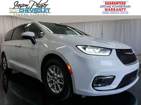 Used 2023 Chrysler Pacifica Touring-L FWD image 1