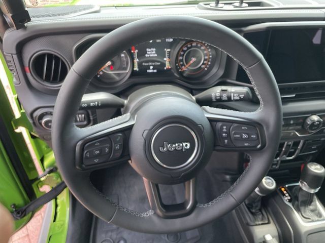 Used 2025 Jeep Wrangler Unlimited Rubicon AWD/4WD image 11