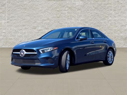 Used 2019 Mercedes-Benz A 220 image 3