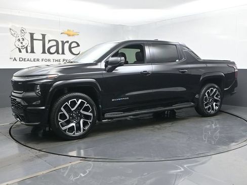Used 2024 Chevrolet Silverado EV RST AWD/4WD image 31