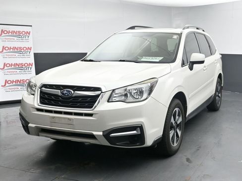Used 2017 Subaru Forester 2.5i Premium w/ All-Weather Package image 4
