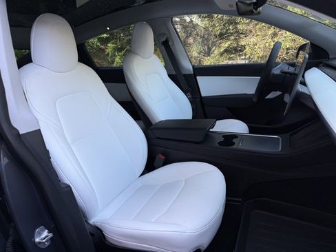 Used 2022 Tesla Model Y Performance image 12