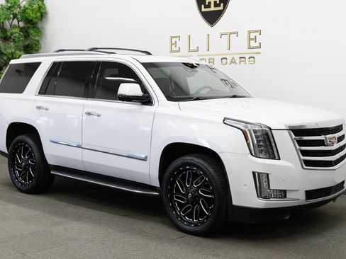Used 2017 Cadillac Escalade Premium Luxury image 10