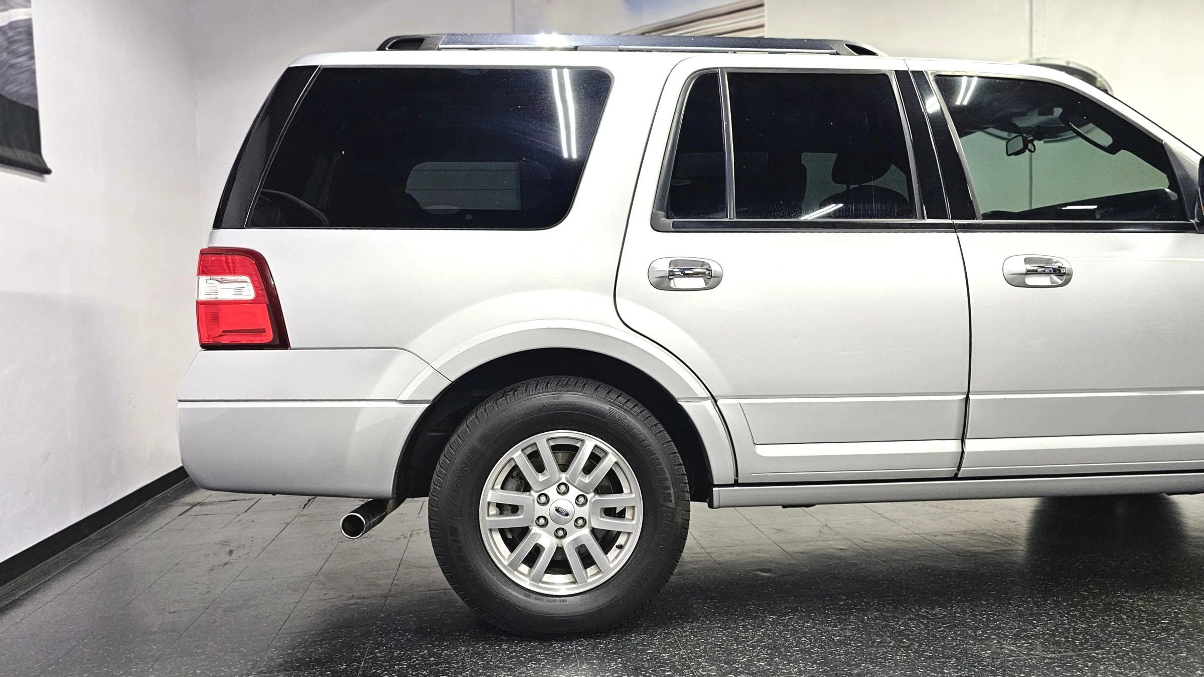 Used 2014 Ford Expedition Limited w/ Equipment Group 301A RWD image 15