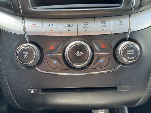 Used 2019 Dodge Journey SE w/ Connectivity Group FWD image 30