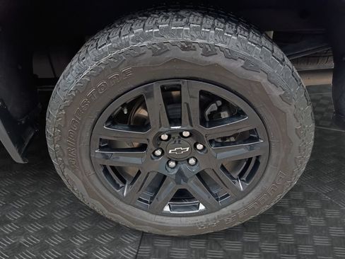 Used 2025 Chevrolet Silverado 1500 LT Trail Boss w/ Convenience Package II AWD/4WD image 23