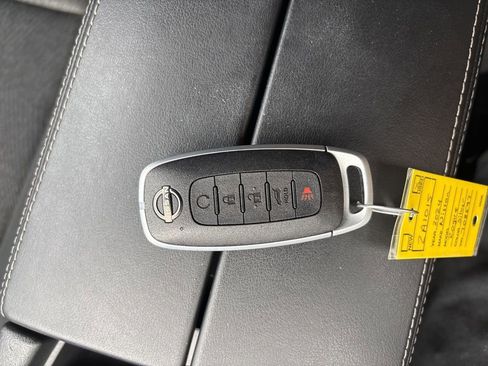 Used 2024 Nissan Rogue SV image 37