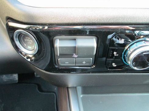 New 2026 GMC Sierra 1500 SLT w/ SLT Convenience Package image 19