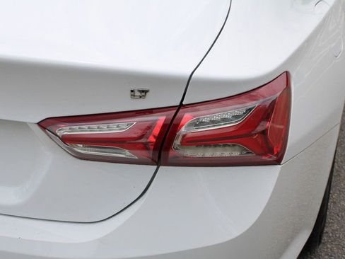 Used 2021 Chevrolet Malibu LT FWD image 11