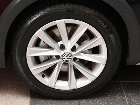 Used 2019 Volkswagen Golf Alltrack S image 17