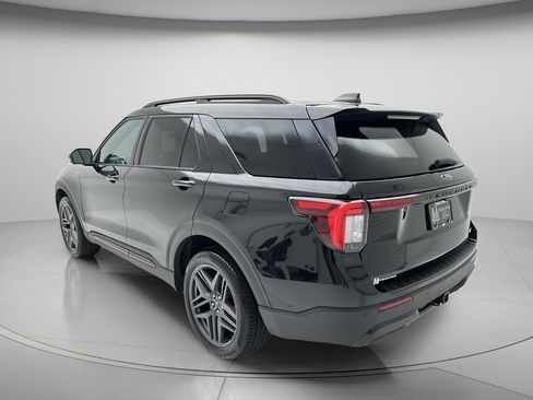 Used 2025 Ford Explorer ST-Line w/ ST-Line Street Pack AWD/4WD image 5