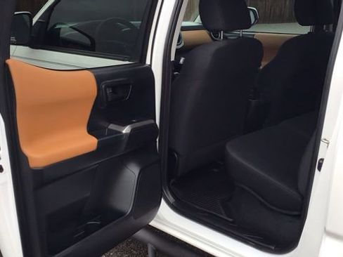 Used 2016 Toyota Tacoma SR5 image 11