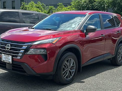 Used 2024 Nissan Rogue S AWD/4WD image 2