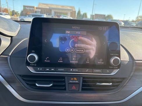 Used 2023 Nissan Altima 2.5 SV image 14