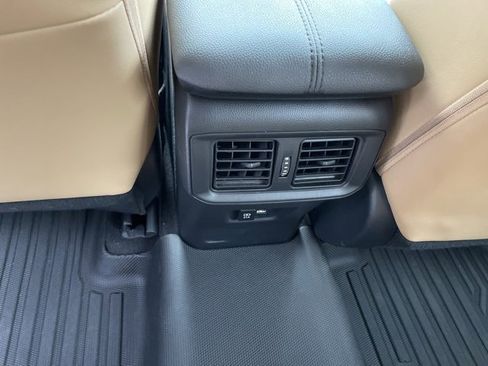 Used 2021 Toyota RAV4 Limited image 12