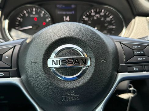 Used 2020 Nissan Rogue S w/ Special Edition Package FWD image 27