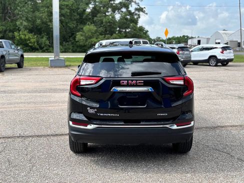 Used 2024 GMC Terrain SLT image 3