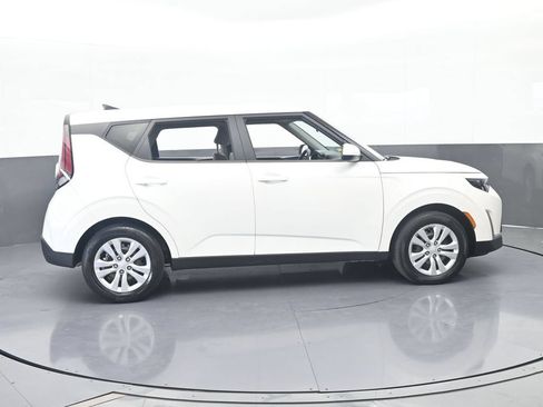Used 2023 Kia Soul LX FWD image 7