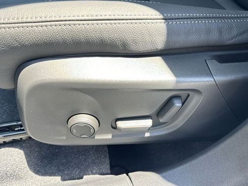 New 2024 Volvo XC40 B5 Ultimate w/ Climate Package image 18