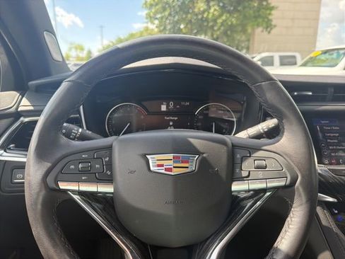Used 2025 Cadillac XT6 Premium Luxury FWD image 11