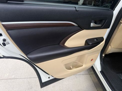 Used 2016 Toyota Highlander Limited image 40