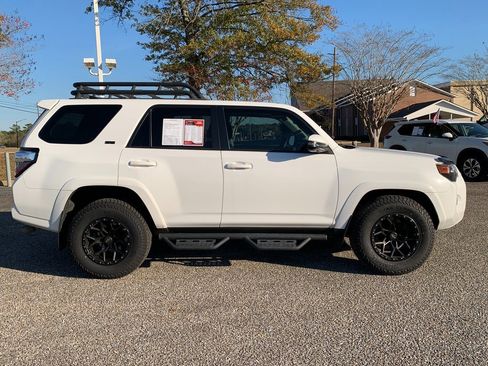 Used 2022 Toyota 4Runner SR5 Premium image 2