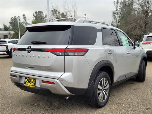 New 2025 Nissan Pathfinder SL image 4