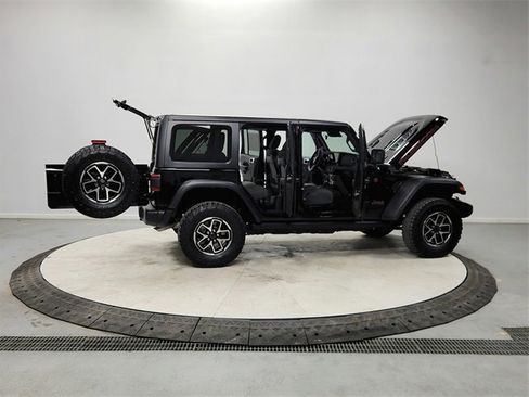 Used 2025 Jeep Wrangler Unlimited Rubicon image 16